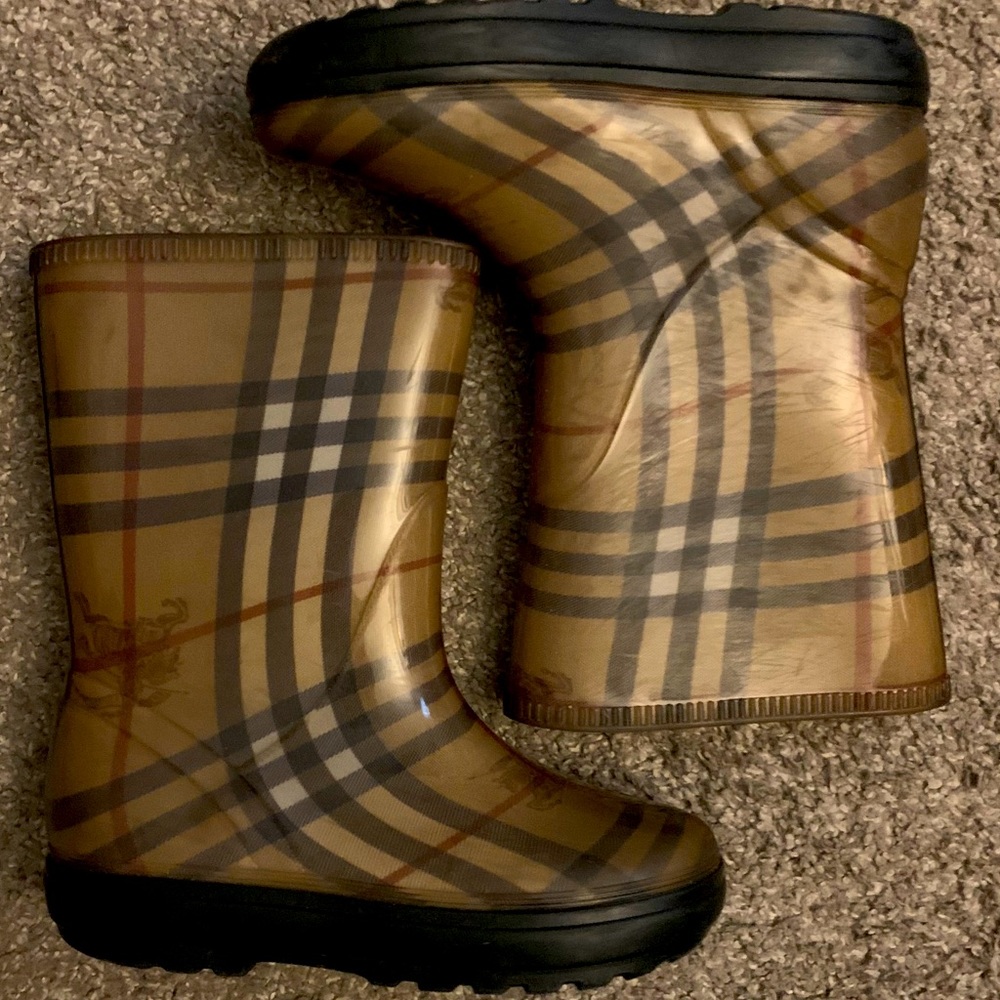 Little Girls Burberry rain boots